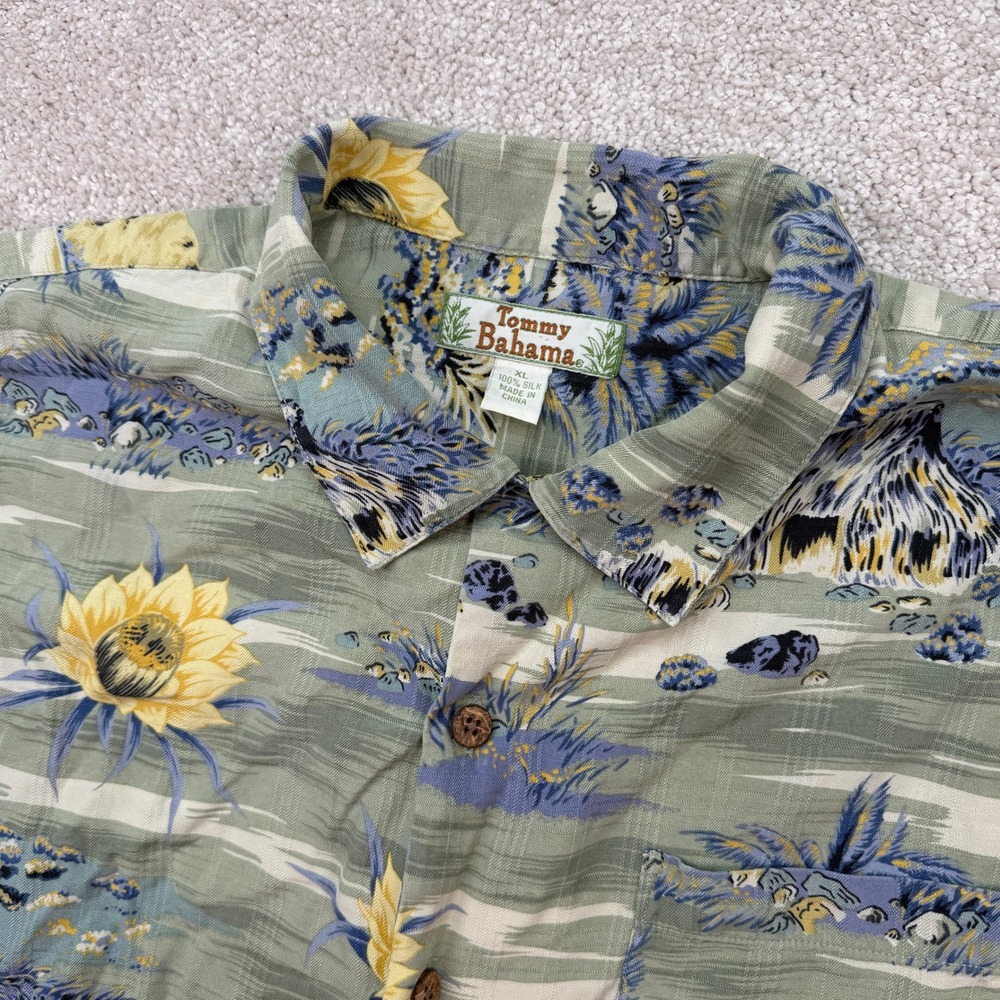 Tommy Bahama Mens XL Shirt Green Silk Tropical Floral Hut Short Sleeve Button Up